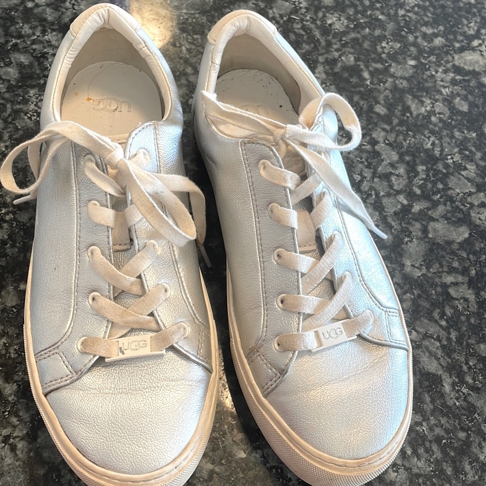 UGG Zilo women’s silver sneakers‎ sz 8.5